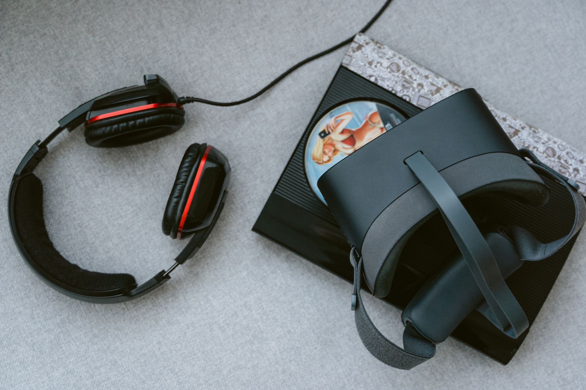 How do you move in Oculus Quest 2?